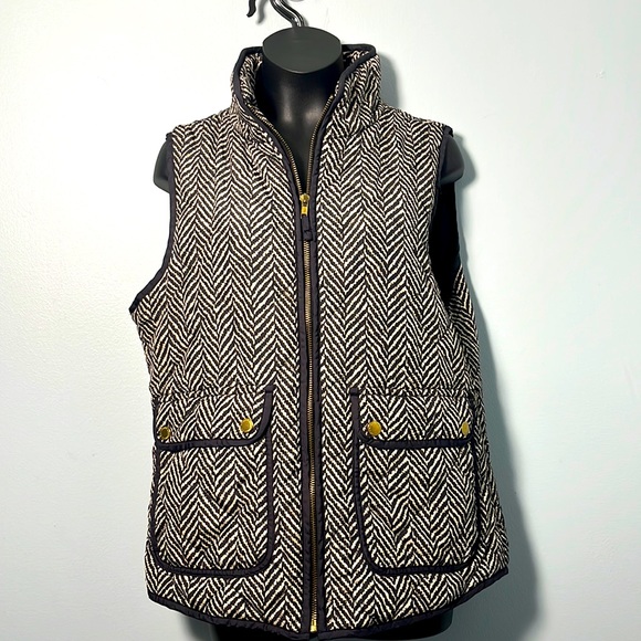 • Dry Goods Chevron Vest Black and White - Picture 1 of 13